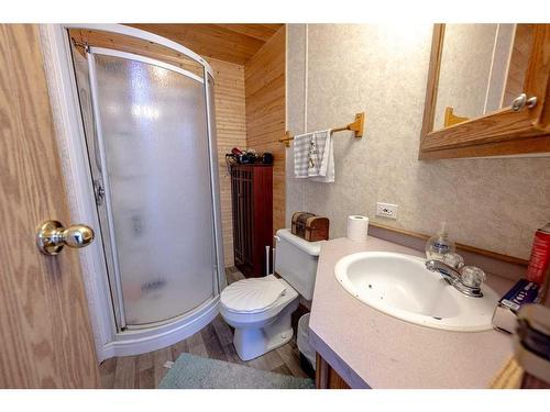 12221 97A Street, Grande Prairie, AB - Indoor Photo Showing Bathroom