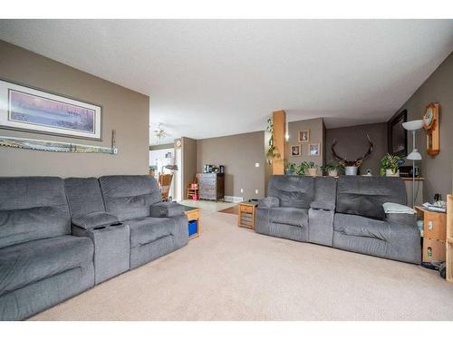 9526 94 Avenue, Wembley, AB - Indoor Photo Showing Living Room