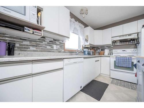 9526 94 Avenue, Wembley, AB - Indoor Photo Showing Kitchen