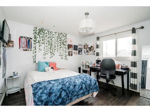 10119 105 Avenue, Peace River, AB - Indoor Photo Showing Bedroom