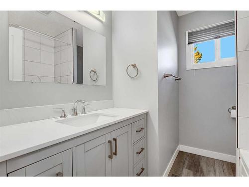 6922 94 Street, Grande Prairie, AB - Indoor Photo Showing Bathroom