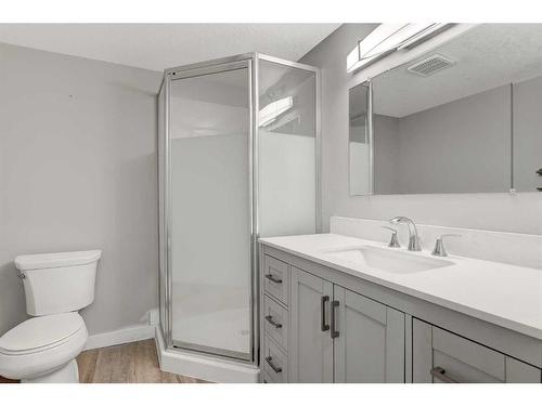 6922 94 Street, Grande Prairie, AB - Indoor Photo Showing Bathroom