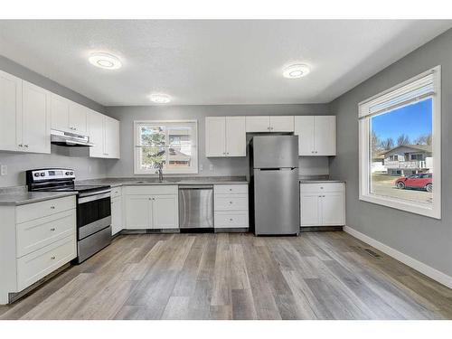 6922 94 Street, Grande Prairie, AB - Indoor Photo Showing Kitchen With Stainless Steel Kitchen