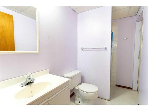 9310 70A Avenue, Grande Prairie, AB - Indoor Photo Showing Bathroom