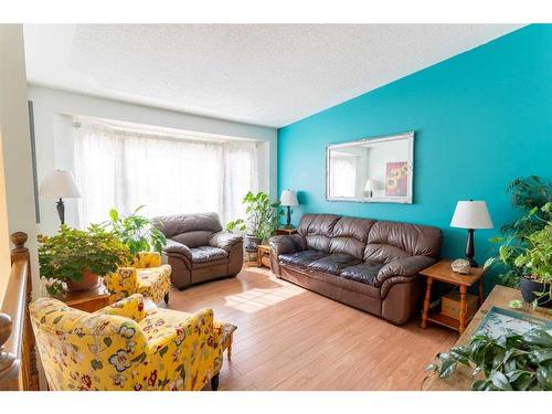 9310 70A Avenue, Grande Prairie, AB - Indoor Photo Showing Living Room