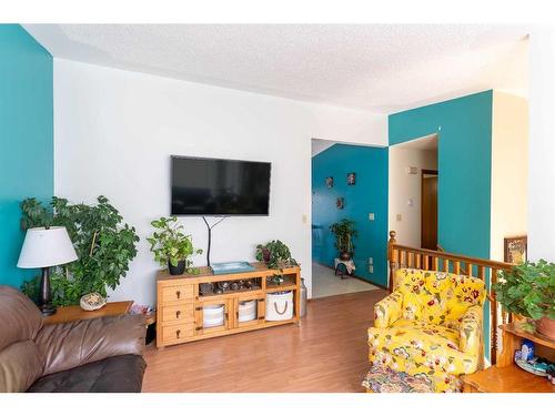 9310 70A Avenue, Grande Prairie, AB - Indoor Photo Showing Living Room