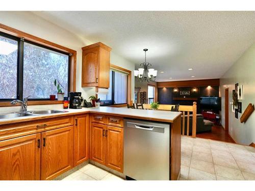 7213 96 Street, Peace River, AB - Indoor Photo Showing Kitchen With Double Sink