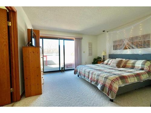 7213 96 Street, Peace River, AB - Indoor Photo Showing Bedroom