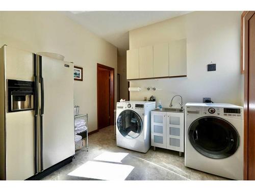 7213 96 Street, Peace River, AB - Indoor Photo Showing Laundry Room