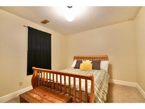 7213 96 Street, Peace River, AB - Indoor Photo Showing Bedroom