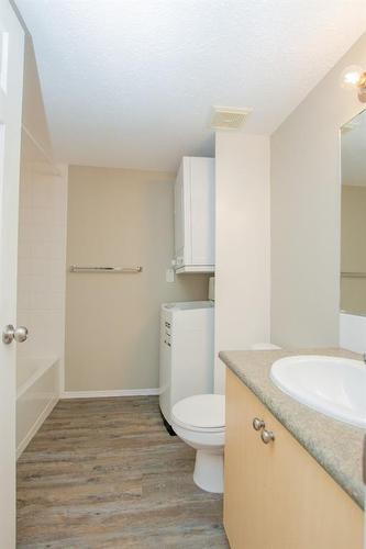 306-11240 104 Avenue, Grande Prairie, AB - Indoor Photo Showing Bathroom