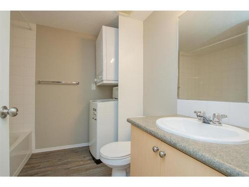 306-11240 104 Avenue, Grande Prairie, AB - Indoor Photo Showing Bathroom