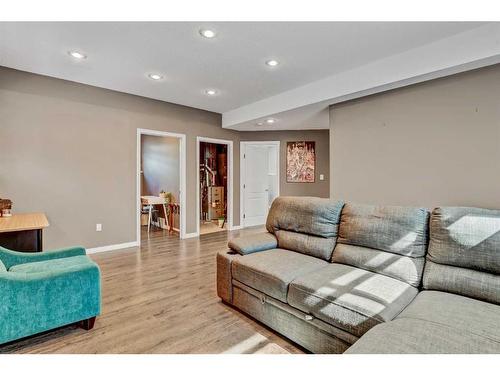 8910 126 Avenue, Grande Prairie, AB - Indoor Photo Showing Living Room