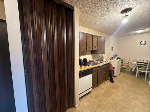 212-7801 98 Street, Peace River, AB - Indoor Photo Showing Kitchen