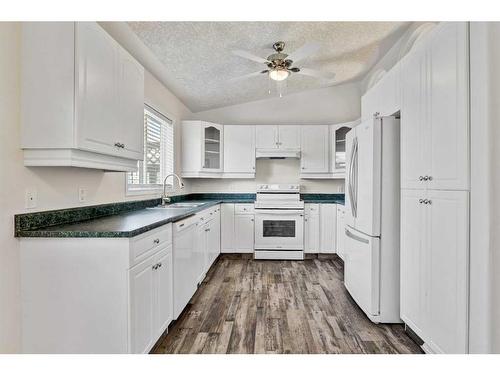 12010 88A Street, Grande Prairie, AB - Indoor Photo Showing Kitchen