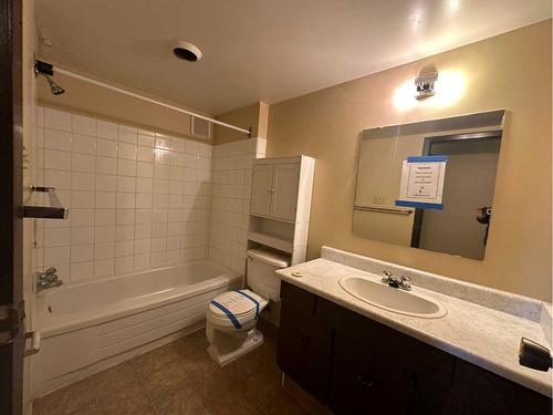219-7801 98 Street, Peace River, AB - Indoor Photo Showing Bathroom
