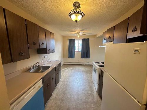 219-7801 98 Street, Peace River, AB - Indoor Photo Showing Kitchen