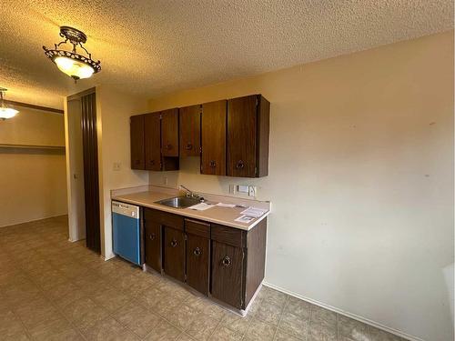 219-7801 98 Street, Peace River, AB - Indoor Photo Showing Kitchen
