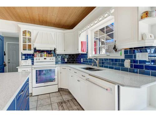 1-722025 Range Road 94, Beaverlodge, AB - Indoor Photo Showing Kitchen With Double Sink