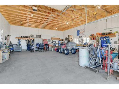 1-722025 Range Road 94, Beaverlodge, AB - Indoor Photo Showing Garage