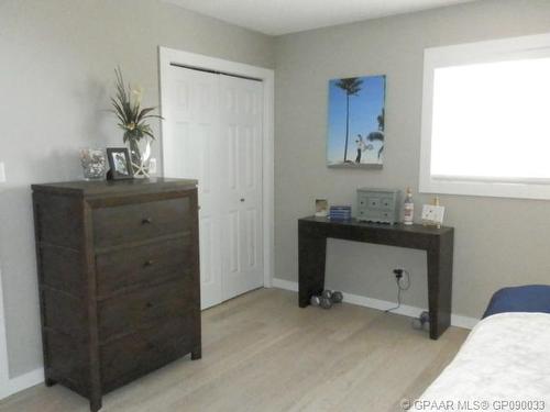 8221 102 Avenue, Peace River, AB - Indoor Photo Showing Bedroom