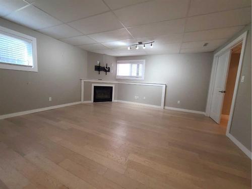 8221 102 Avenue, Peace River, AB - Indoor Photo Showing Bedroom