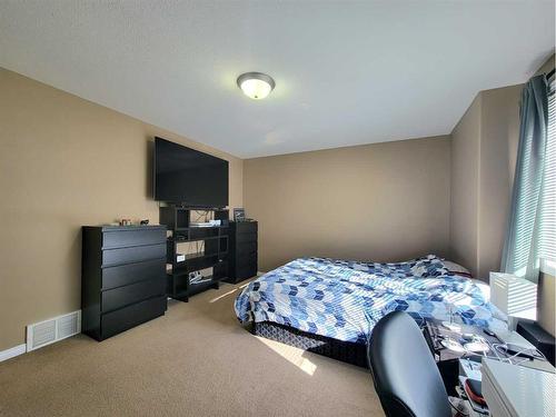#332-10150 121 Avenue, Grande Prairie, AB - Indoor Photo Showing Bedroom