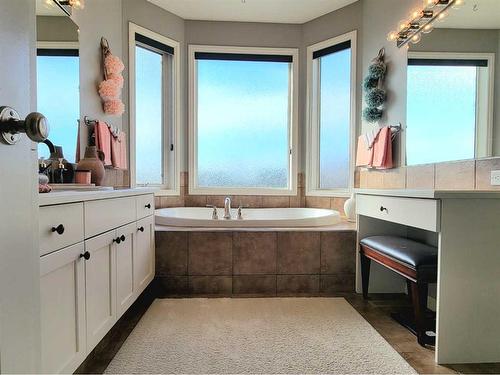 11110 O'Brien Lake Drive, Grande Prairie, AB - Indoor Photo Showing Bathroom