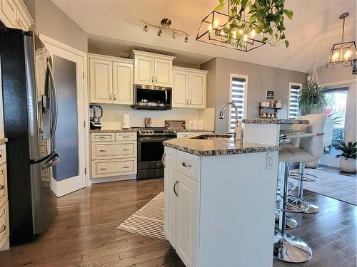 11110 O'Brien Lake Drive, Grande Prairie, AB - Indoor Photo Showing Kitchen With Stainless Steel Kitchen