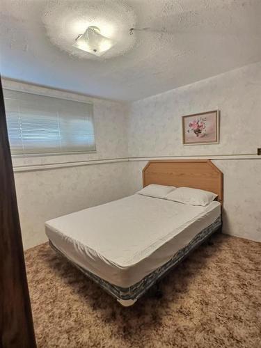 10650 104Th Avenue, Grande Cache, AB - Indoor Photo Showing Bedroom