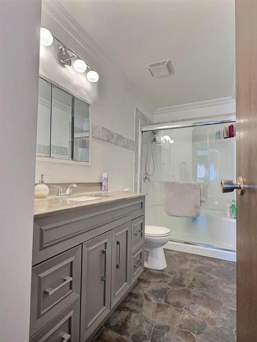 10650 104Th Avenue, Grande Cache, AB - Indoor Photo Showing Bathroom