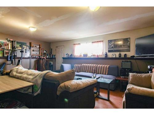 8846 69 Avenue, Grande Prairie, AB - Indoor Photo Showing Living Room