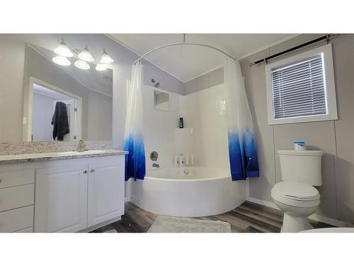 32071 Twp 720 Road, Rural Grande Prairie No. 1, County Of, AB - Indoor Photo Showing Bathroom