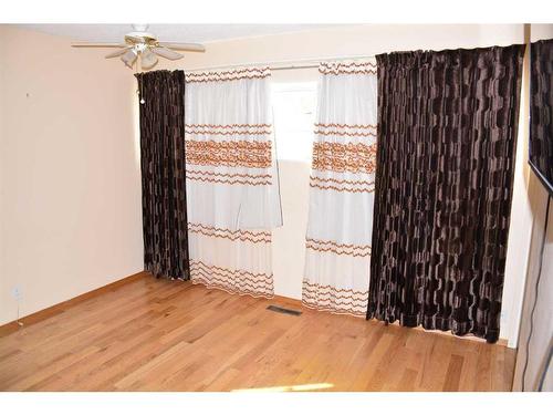 9621 83 Avenue, Peace River, AB - Indoor Photo Showing Other Room