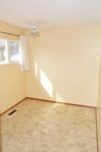 9621 83 Avenue, Peace River, AB - Indoor Photo Showing Other Room