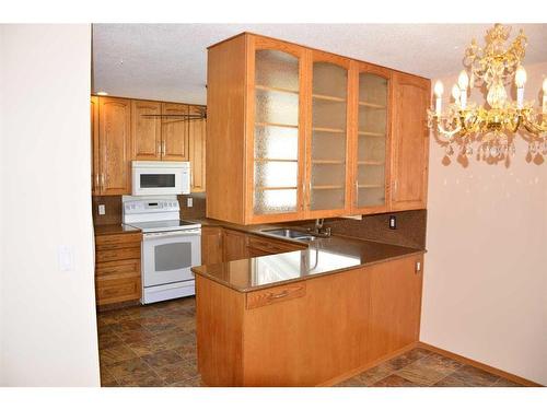9621 83 Avenue, Peace River, AB - Indoor Photo Showing Kitchen With Double Sink