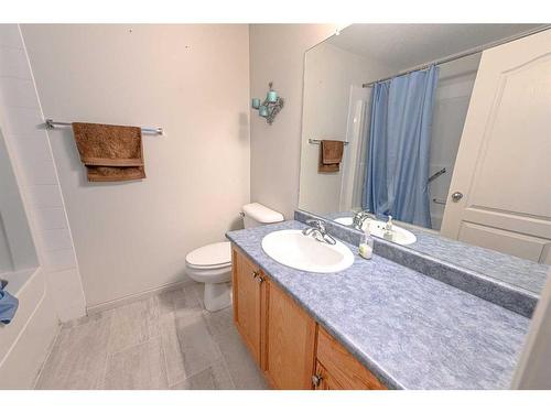 15-8910 122 Avenue, Grande Prairie, AB - Indoor Photo Showing Bathroom