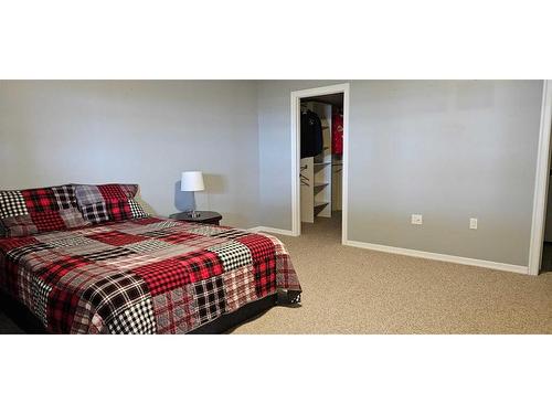 121 Sunset Drive, Spirit River, AB - Indoor Photo Showing Bedroom