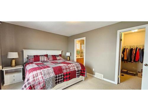 121 Sunset Drive, Spirit River, AB - Indoor Photo Showing Bedroom