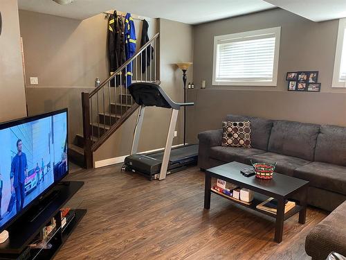 7434 89 Street, Grande Prairie, AB - Indoor Photo Showing Living Room