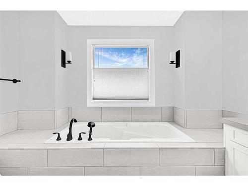 12621 103A Street, Grande Prairie, AB - Indoor Photo Showing Bathroom