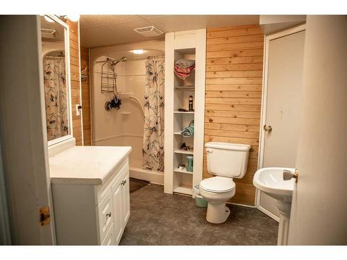 10308 103 Street, High Level, AB - Indoor Photo Showing Bathroom