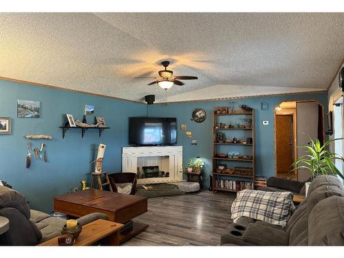 24003 Twp Rd 810, Rural Fairview No. 136, M.D. Of, AB - Indoor Photo Showing Living Room