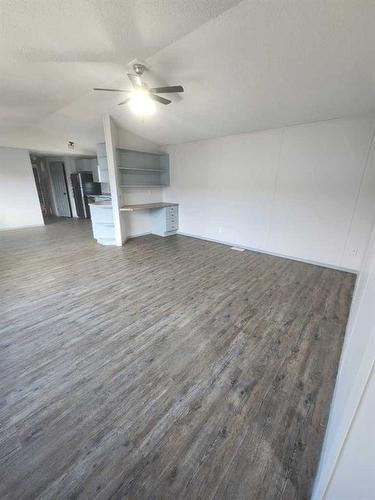 10807 98 Street, Clairmont, AB - Indoor Photo Showing Other Room