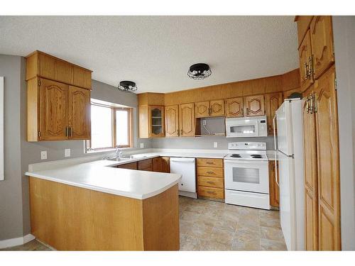 9025 103 Avenue, Grande Prairie, AB - Indoor Photo Showing Kitchen