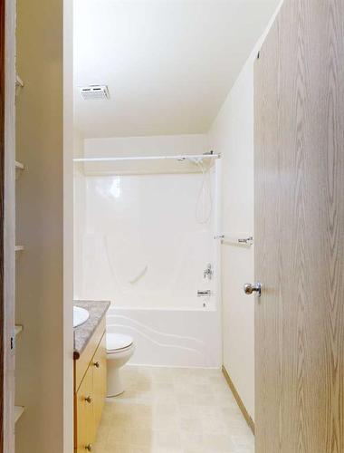 206 ,300, 302-12015 Royal Oaks Drive, Grande Prairie, AB - Indoor Photo Showing Bathroom
