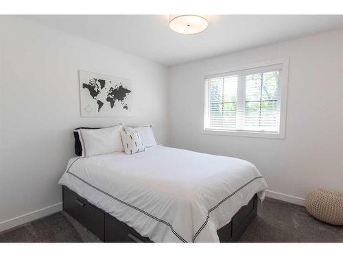 10126 95 Avenue, Grande Prairie, AB - Indoor Photo Showing Bedroom