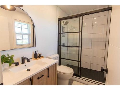 10126 95 Avenue, Grande Prairie, AB - Indoor Photo Showing Bathroom