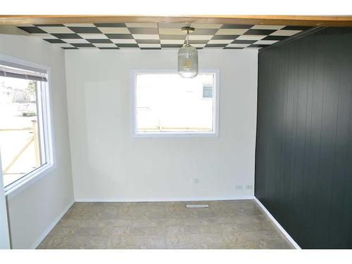 117 1St Avenue, Falher, AB - Indoor Photo Showing Other Room