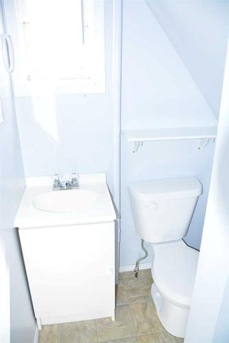 117 1St Avenue, Falher, AB - Indoor Photo Showing Bathroom